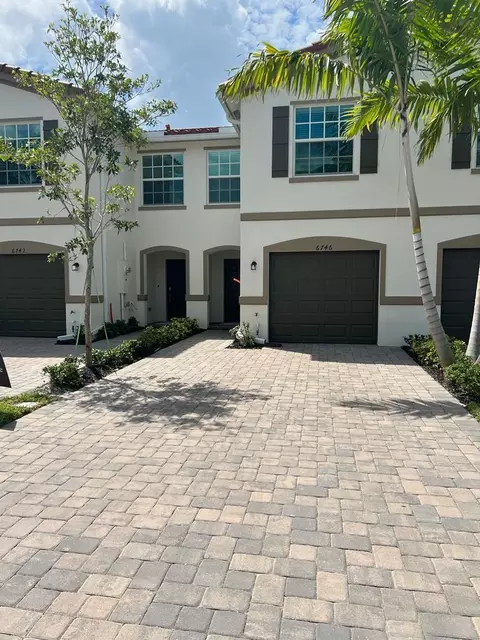6746 Broadwater Ln, Lake Worth, FL 33467