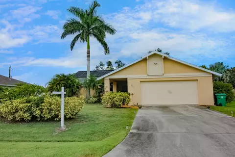 651 SE Starflower Ave, Port Saint Lucie, FL 34983