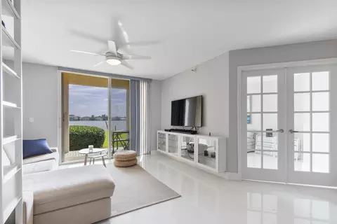 180 Yacht Club Way #102, Hypoluxo, FL 33462