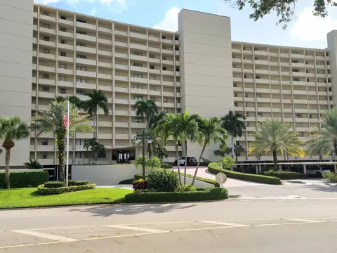 136 Lakeshore Dr #210, North Palm Beach, FL 33408