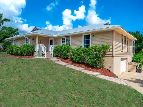 9205 SE Karin St, Hobe Sound, FL 33455