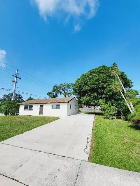 1735 Roy, West Palm Beach, FL 33415