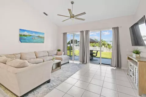 1090 Choctaw St, Jupiter, FL 33458