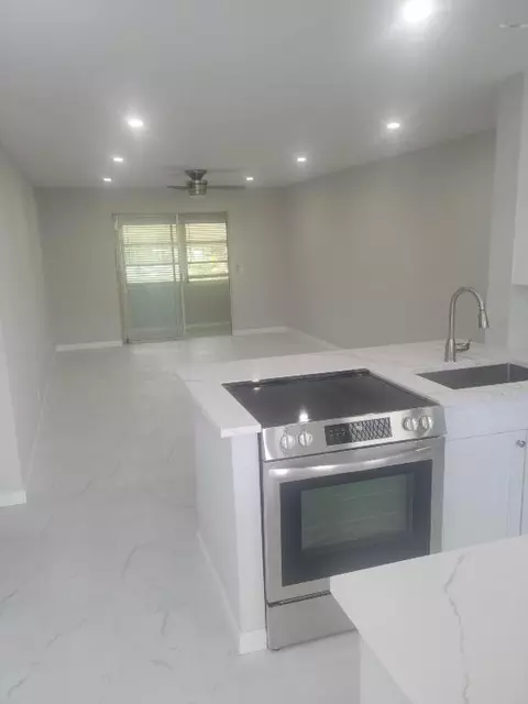 2101 NE 1st Ct #101, Boynton Beach, FL 33435