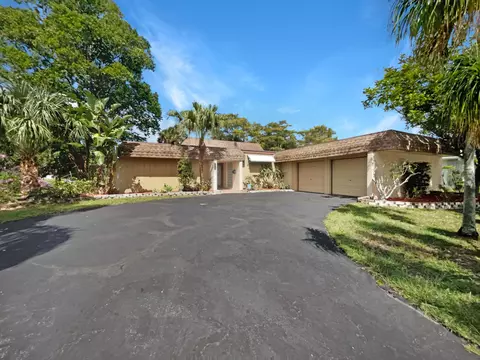 5005 N Travelers Palm Ln, Tamarac, FL 33319