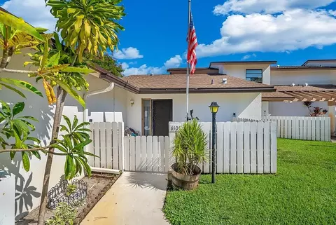 6105 Newstead Ct, Greenacres, FL 33463