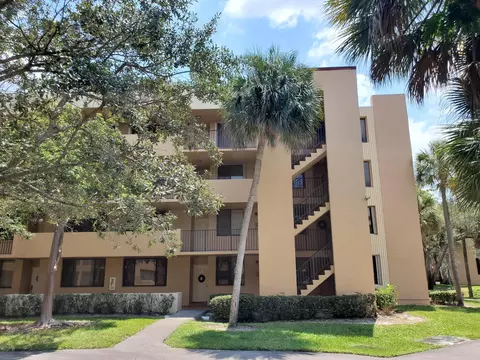 8592 W Sunrise #201, Plantation, FL 33322