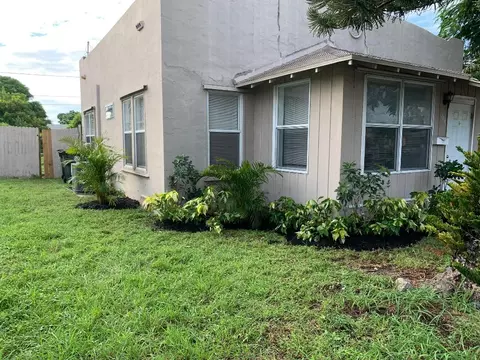 1009 S F St, Lake Worth Beach, FL 33460
