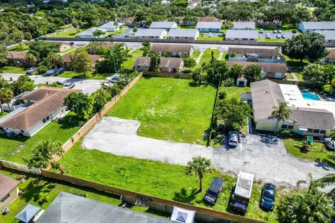 9340 Roan Ln #2, West Palm Beach, FL 33403