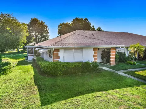 118 Lakes End Dr #A, Fort Pierce, FL 34982