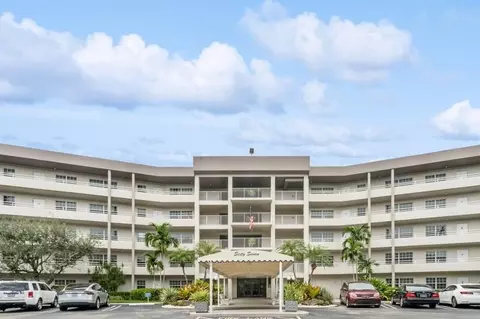 555 Oaks Ln #410, Pompano Beach, FL 33069