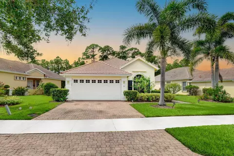 814 SW St Andrews Cv, Port Saint Lucie, FL 34986