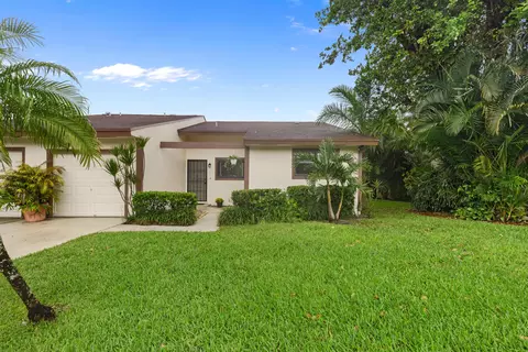 5 Mayfair Ln, Boynton Beach, FL 33426