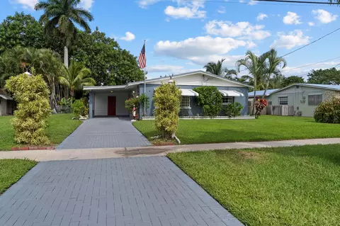 236 Greenbrier Dr, Palm Springs, FL 33461
