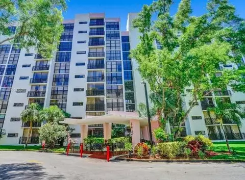 17011 N Bay #109, Sunny Isles Beach, FL 33160