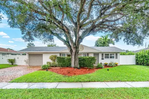 898 SW 12th Ave, Boca Raton, FL 33486