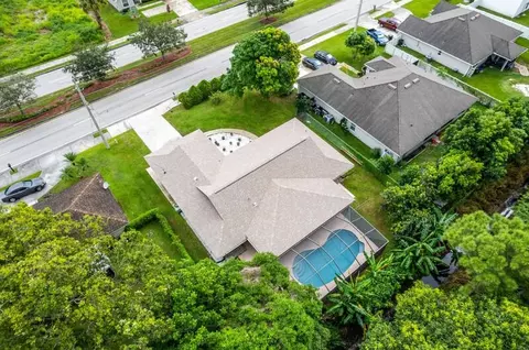 1662 SW Airoso Blvd, Port Saint Lucie, FL 34984