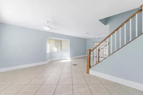 254 SW 6th St #5, Boca Raton, FL 33432
