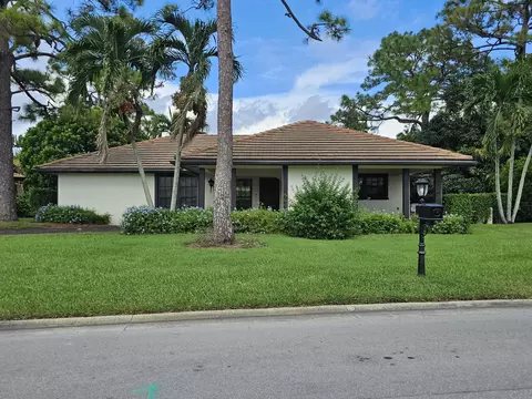 435 Pine Villa Dr, Atlantis, FL 33462