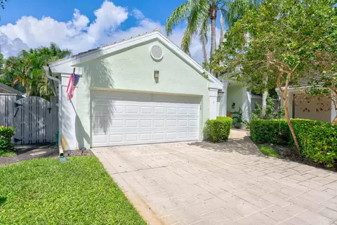12 Commodore Pl, Palm Beach Gardens, FL 33418