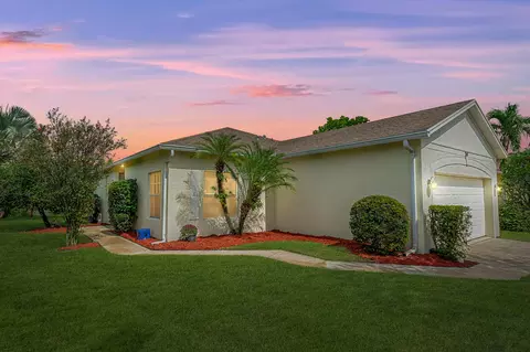 214 SW Coconut Key Way, Port Saint Lucie, FL 34986