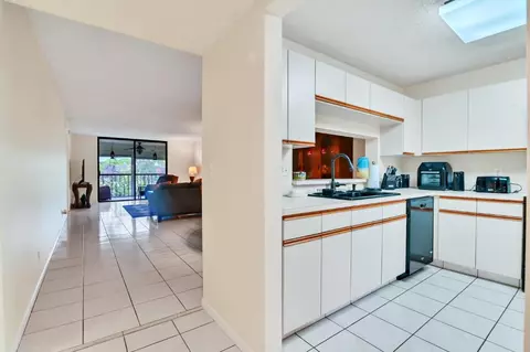 4725 Lucerne Lakes Blvd E #302, Lake Worth, FL 33467