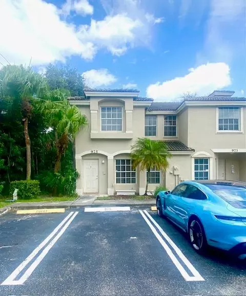 975 Summit Lake Dr, West Palm Beach, FL 33406