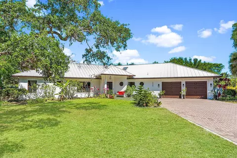 2460 Seven Oaks Ln, Palm Beach Gardens, FL 33410
