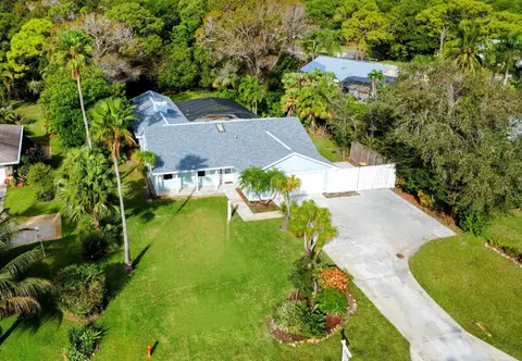 550 NE Town Ter, Jensen Beach, FL 34957