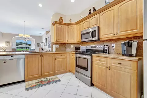 10725 Royal Caribbean Cir, Boynton Beach, FL 33437