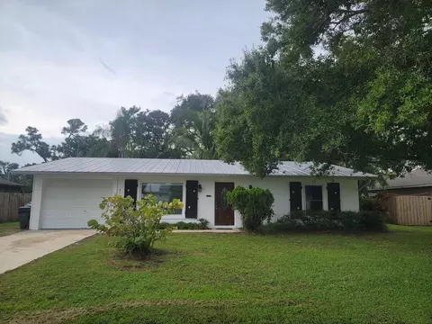 532 NW Azine Ave, Port Saint Lucie, FL 34983