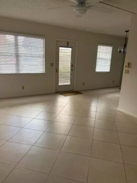 1019 Wolverton A, Boca Raton, FL 33434