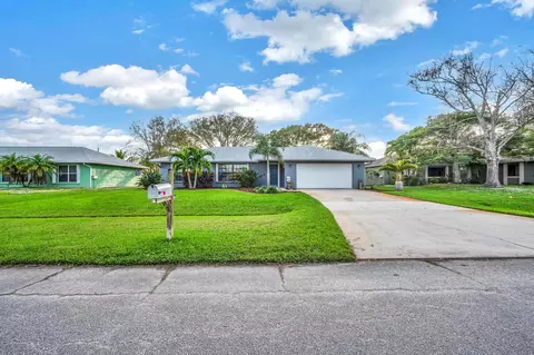 834 SE Roulette Ln, Port Saint Lucie, FL 34983