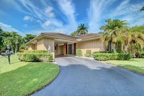 755 Muirfield Cir, Atlantis, FL 33462
