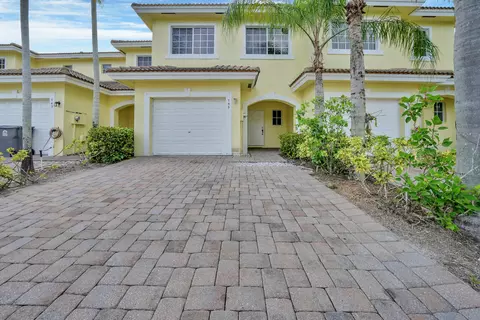 753 Imperial Lake Rd, West Palm Beach, FL 33413