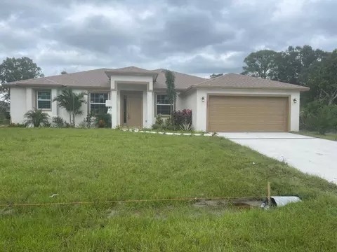 133 SW Hawthorne Cir, Port Saint Lucie, FL 34953