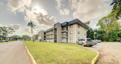 8060 Fairview #201, Tamarac, FL 33321