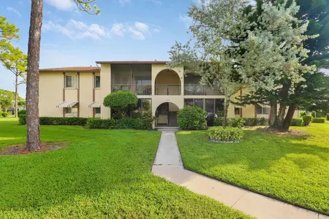 335 Knotty Pine Cir #D-1, Greenacres, FL 33463