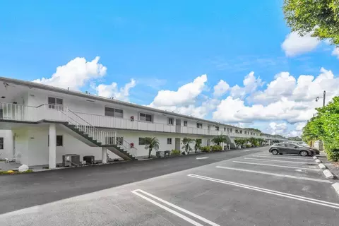 10 Garden St #203S, Tequesta, FL 33469