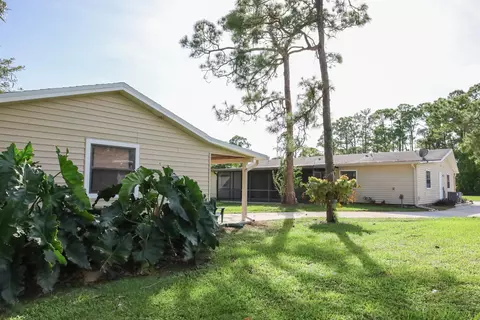 8868 SE Sharon St, Hobe Sound, FL 33455