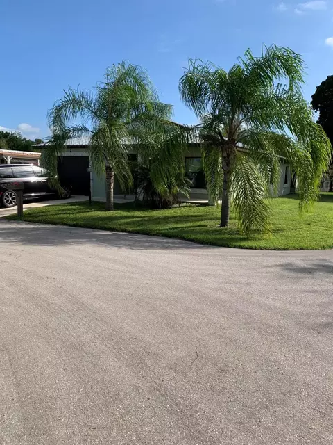 2 Las Olas Ln, Port Saint Lucie, FL 34952