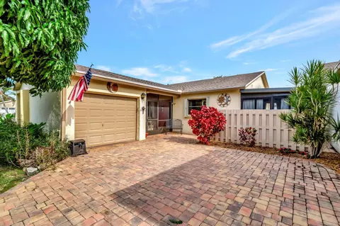 5585 Mirror Lakes Blvd, Boynton Beach, FL 33472
