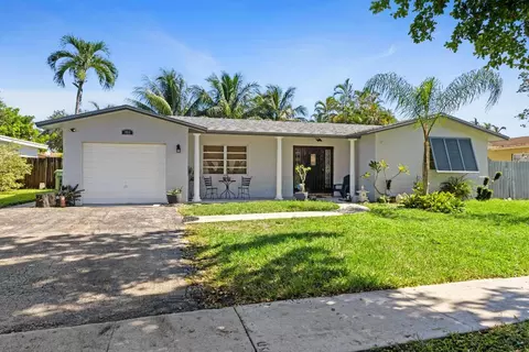 1811 NW 117th Ter, Pembroke Pines, FL 33026