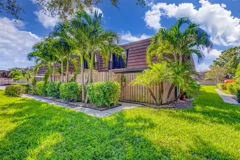 1125 11th Ln, Palm Beach Gardens, FL 33418