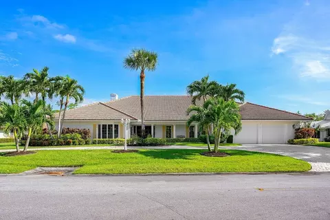 533 S Country Club Dr, Atlantis, FL 33462