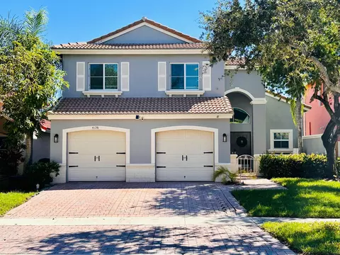 4176 Torres Cir, West Palm Beach, FL 33409