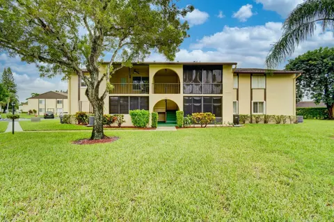 304 Pine Ridge Cir #C-2, Greenacres, FL 33463