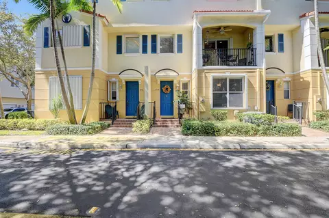 3174 N Greenleaf Cir, Boynton Beach, FL 33426
