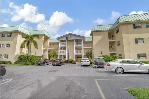 6 Colonial Club Dr #104, Boynton Beach, FL 33435