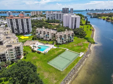 372 Golfview Rd #301, North Palm Beach, FL 33408